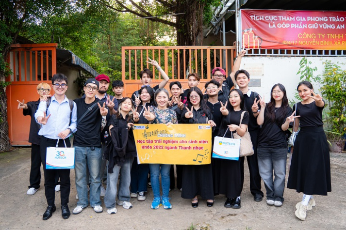 Trang bị kỹ năng sản xuất truyền hình cho Tải app 13Win ngành Thanh nhạc qua chuyến tham quan phim trường Bee 5