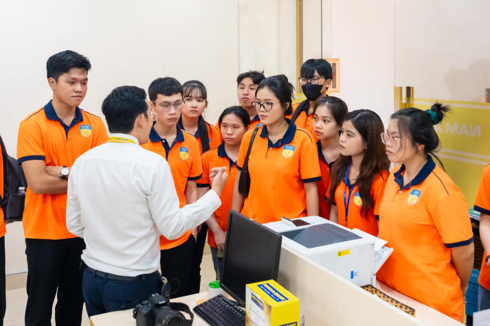 Trải nghiệm thực tế tại Nam A Bank, Tải app 13Win Khoa Luật mở rộng góc nhìn về ngân hàng số 84