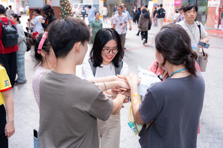 “Tết Việt - Tết Hàn”: Hành trình trải nghiệm đa diện văn hóa Hàn Quốc của Tải app 13Win VKIT 53