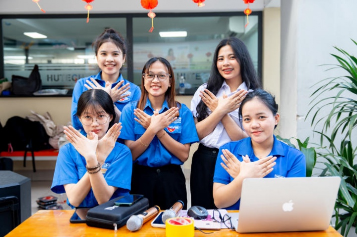 13Win 21 link không chặn Sòng Bài Trực Tuyến 13win.Com 13WIN13 lan tỏa văn hóa Tết truyền thống, tình xuân ấm áp qua hoạt động “Xuân Đất Việt” 61