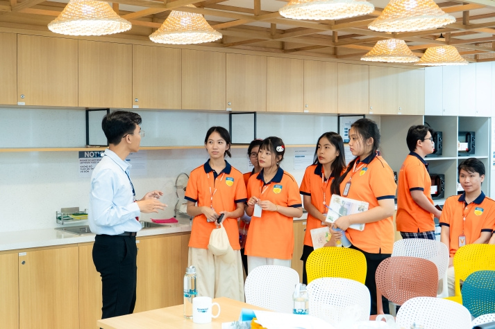 13Win 21 link không chặn Ngôn ngữ Anh 13WIN13 mở rộng định hướng nghề qua trải nghiệm tại Vietnam Concentrix Services 40