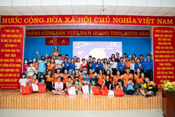 13Win 21 link không chặn Khoa Điều dưỡng và Xét nghiệm làm lồng đèn độc đáo, lan tỏa yêu thương 100