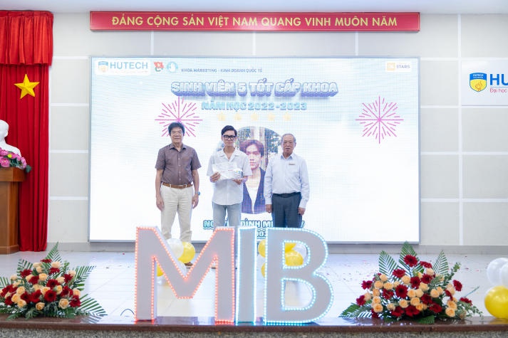 Khoa Marketing - Kinh doanh quốc tế tổ chức Hội nghị tổng kết và phát động phong trào Tải app 13Win năm học 2023-2024 67
