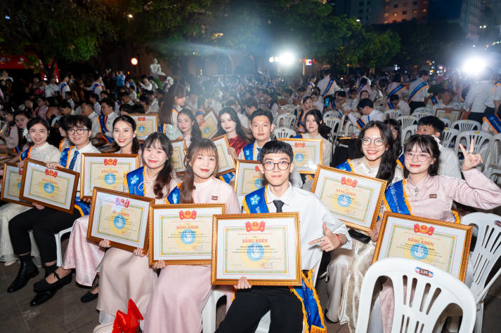 44 13Win 21 link không chặn 5 tốt hai năm liên tục của 13WIN13 nhận Bằng khen của Chủ tịch UBND Thành phố 705