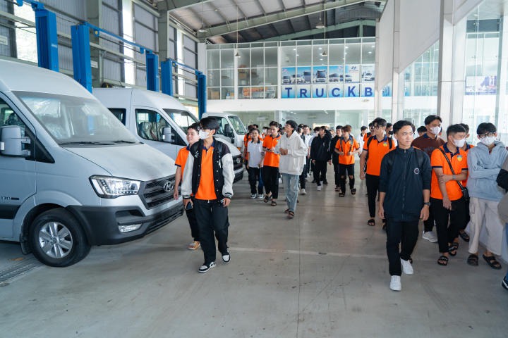13Win 21 link không chặn VKIT tìm hiểu quy trình sữa chữa, kiểm định chất lượng ô tô qua chuyến tham quan Truck & Bus Hyundai Trường Chinh 43