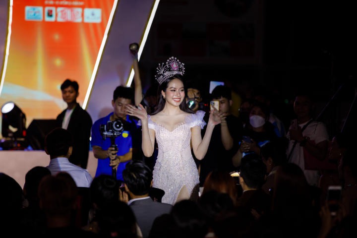Nữ sinh Nguyễn Thị Tuyết Nhung đăng quang Hoa khôi Miss 13WIN13 2023 93
