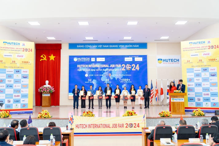 [Video] 13Win 21 link không chặn hào hứng “săn” hơn 1.500 đầu việc hấp dẫn tại “13WIN13 International Job Fair 2024” 35