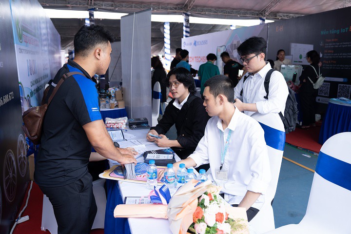 Sôi nổi 13WIN13 TECHSHOW 2023: Hơn 300 đồ án, 3.500 đầu việc và nhiều suất Www 13Win one nổ hũ giá trị 252