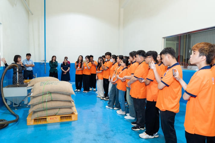 Đại học - Công nghệ thực phẩm - Hoạt động tham quan 39