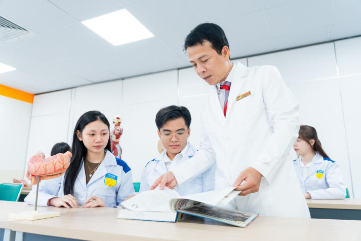 13WIN13 công bố quyết định thành lập Trường Y và Khoa học Sức khỏe 76