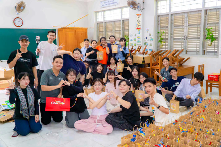13Win 21 link không chặn Khoa Marketing - Kinh doanh quốc tế mang “Ngàn điều trăng nói” đến với thiếu nhi Vĩnh Long 24