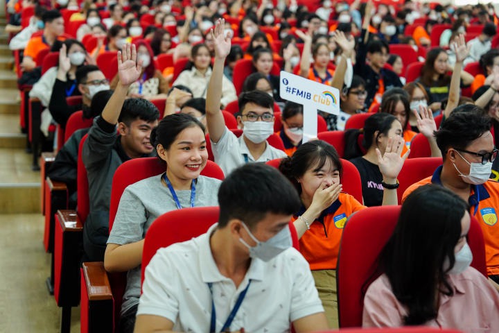Students of the Faculty of Marketing - International Business learn the importance of digitalization in business. 120