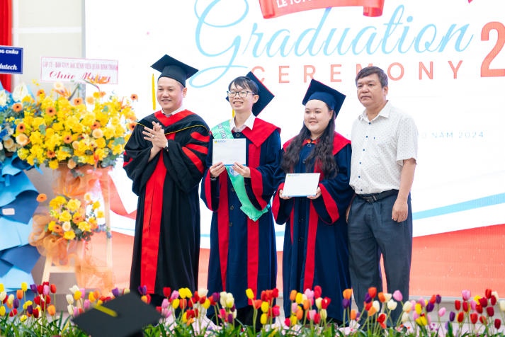 [Video] Khởi đầu mới đầy hứa hẹn cho các Tân Dược sĩ 13WIN13 sau Lễ Trao bằng 13Win13 link đăng nhập 65