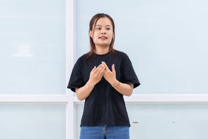 CLB Sư phạm Tiếng Anh 13WIN13 tôn vinh cống hiến, trao gửi tri ân trong buổi tổng kết 61