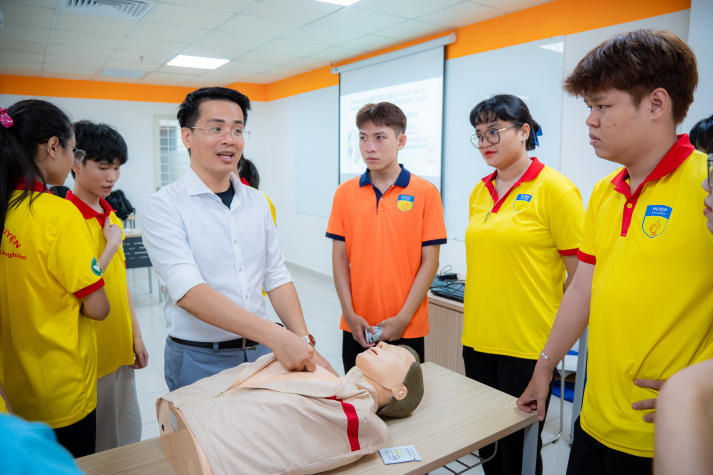 13Win 21 link không chặn Khoa Điều dưỡng - Kỹ thuật y học mang kiến thức y học đến gần hơn với cộng đồng 48