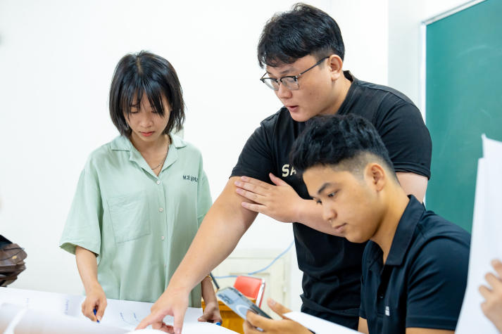 Exploring to empathize: 13WIN13 and SP students engage with communities through LeX 2025 220