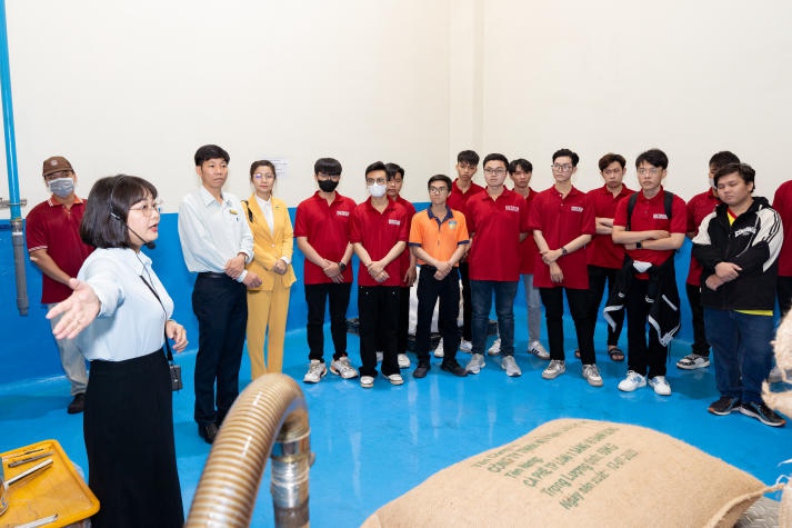 13Win 21 link không chặn Viện Kỹ thuật 13WIN13 mở rộng kiến thức thực tế tại chuyến tham quan Công ty TNHH King Car 78