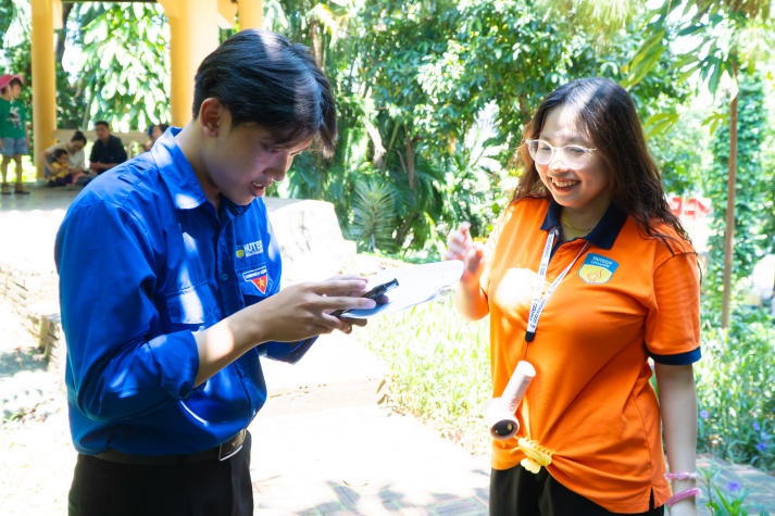 [Ảnh] 13Win 21 link không chặn Khoa Tiếng Anh bùng nổ năng lượng tại chương trình tập huấn kỹ năng Amazing Race - Keep Shining 39
