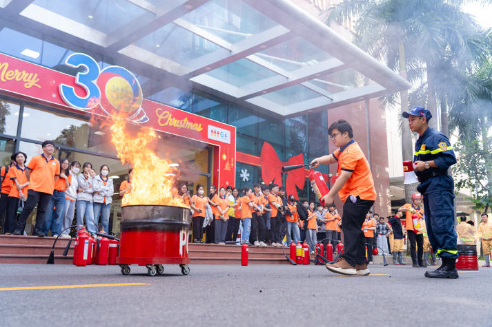 Trang bị kỹ năng ứng phó với hỏa hoạn: 13WIN13 tổ chức diễn tập PCCC & CNCH tại Thu Duc Campus 90