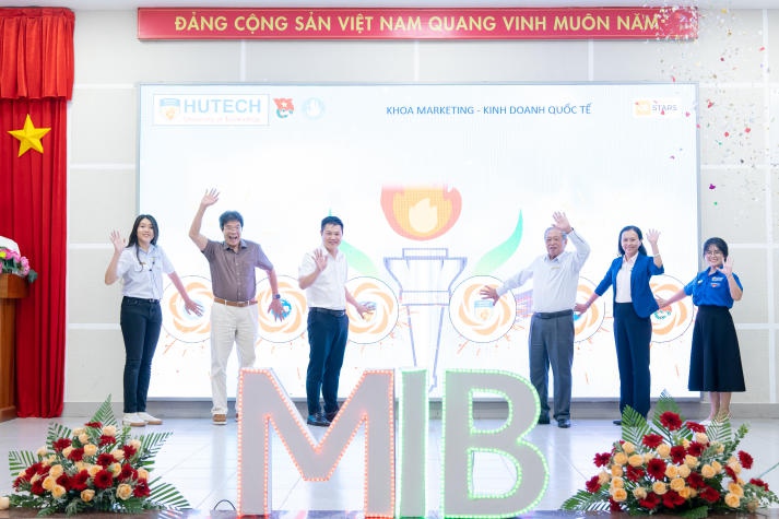 Khoa Marketing - Kinh doanh quốc tế tổ chức Hội nghị tổng kết và phát động phong trào Tải app 13Win năm học 2023-2024 122