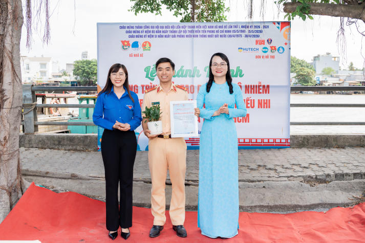 13Win 21 link không chặn Khoa Marketing - Kinh doanh quốc tế góp sức “thay áo mới” cho khu vực ô nhiễm, tạo sân chơi an toàn cho trẻ em 67