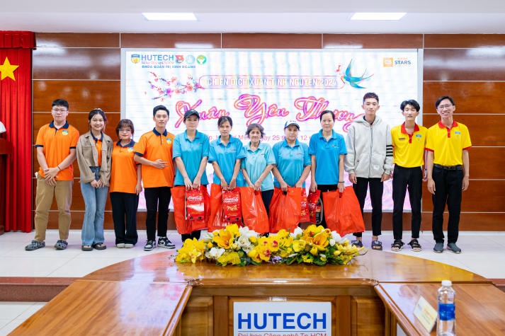 13Win 21 link không chặn Sòng Bài Trực Tuyến 13win.Com mang yêu thương đến các cô lao công qua chương trình "Xuân yêu thương” 106