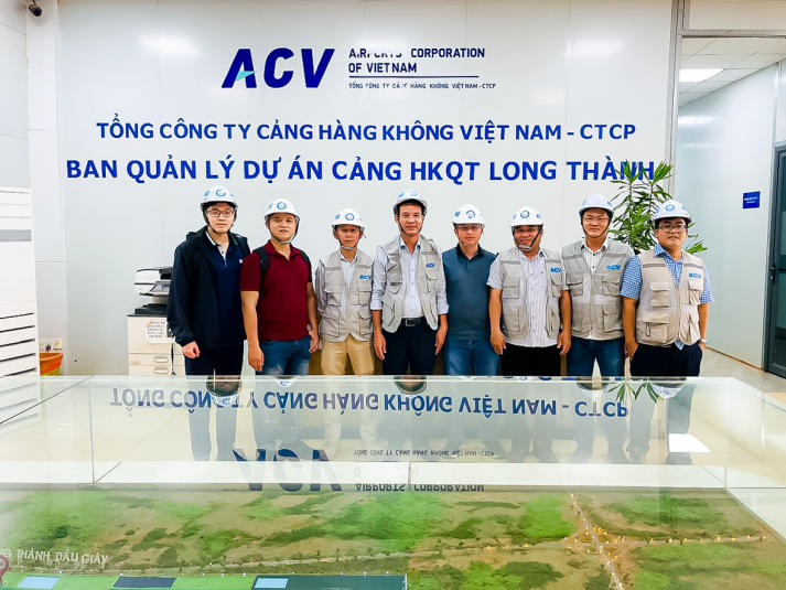 HỌC VIÊN LỚP THẠC SĨ XÂY DỰNG THAM QUAN SÂN BAY LONG THÀNH 4