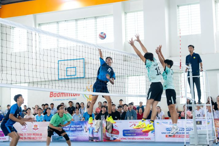 Đội tuyển nữ 13WIN13 và nam Sư phạm Kỹ thuật lên ngôi vô địch Giải Bóng chuyền CUP DRAGON MASTER 2025 141