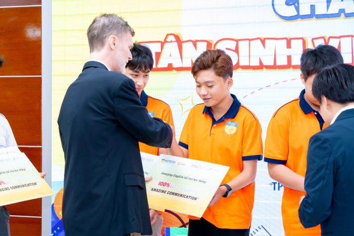 Khoa Hệ thống thông tin quản lý 13WIN13 tổ chức chào đón tân Tải app 13Win Khóa 2024, sẵn sàng cho hành trình mới 44