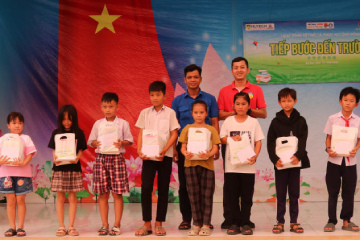 Hành trình tuổi trẻ 13WIN13 gieo yêu thương, nâng bước em đến lớp 18