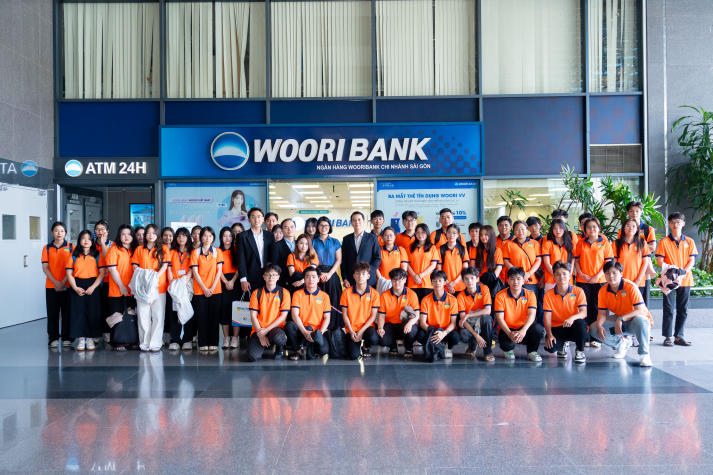 13Win 21 link không chặn Khoa Tài chính - Thương mại tiếp cận thực tế nghề ngân hàng tại Woori Bank 9