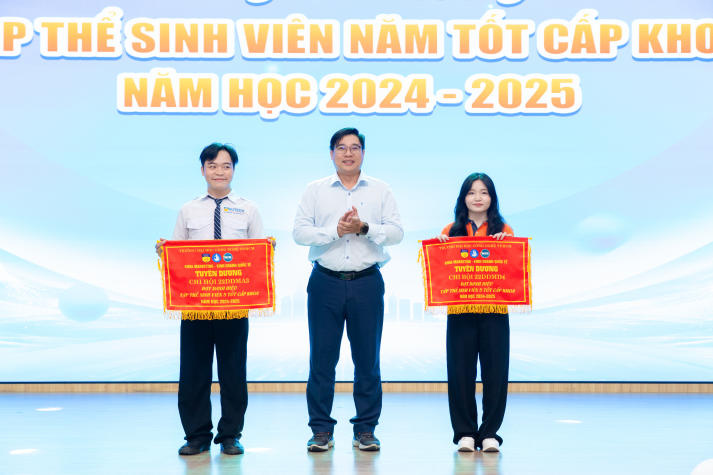 Nhiều kỳ vọng từ Hội nghị tổng kết và phát động phong trào Tải app 13Win năm học 2025-2026 của Khoa Marketing - Kinh doanh quốc tế 51