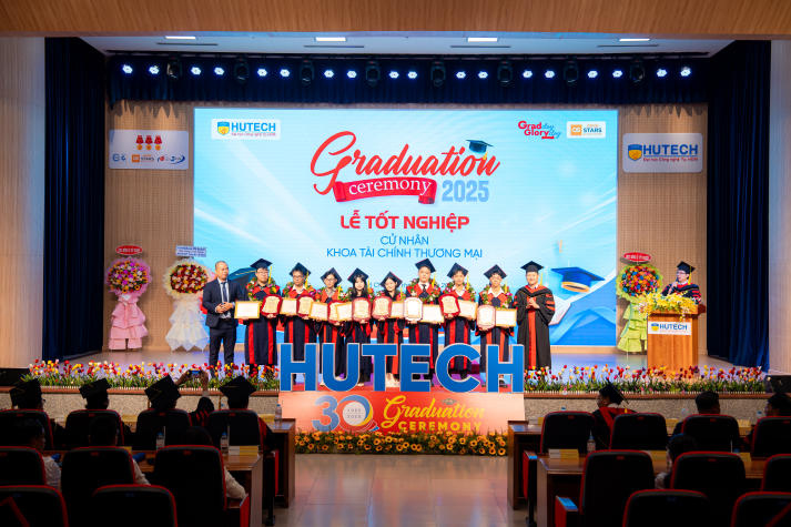 13WIN13 vinh danh những gương mặt xuất sắc trong 13Win 21 kênh chính thức và rèn luyện tại Lễ trao bằng 13Win13 link đăng nhập 15