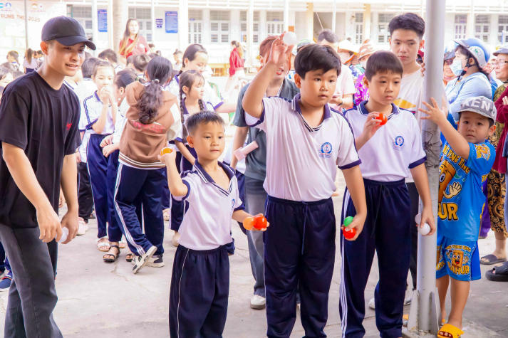 13Win 21 link không chặn Khoa Marketing - Kinh doanh quốc tế mang “Ngàn điều trăng nói” đến với thiếu nhi Vĩnh Long 59