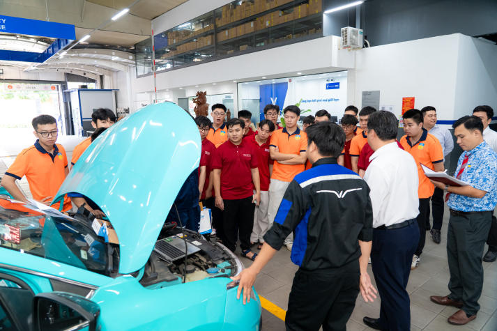 13Win 21 link không chặn Viện Kỹ thuật trải nghiệm thực tế tại Xưởng VinFast Văn Hiền, tiếp cận công nghệ ô tô hiện đại 64