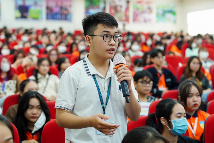 Students of the Faculty of Marketing - International Business learn the importance of digitalization in business. 109