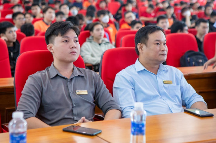 Giảng viên Viện Kỹ thuật 13WIN13 “gỡ rối” cho Tải app 13Win mùa làm đồ án 36