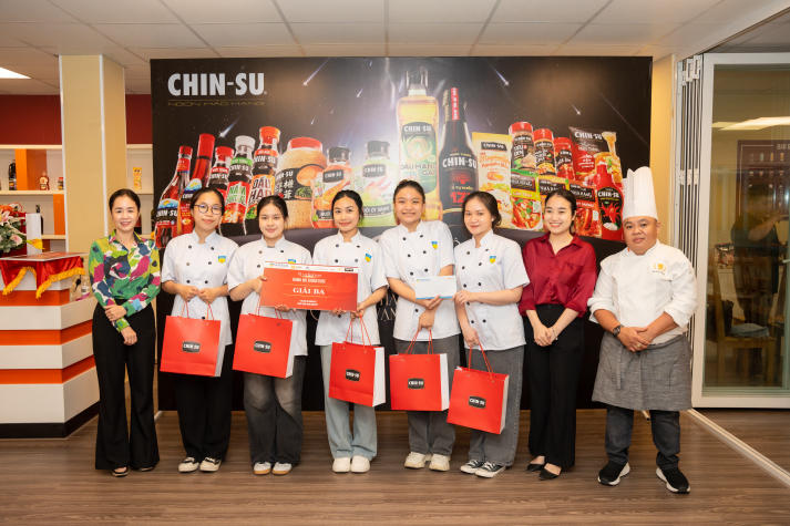 Restaurant and Catering Management students engaged in a signature Bánh mì workshop guided by a culinary expert 99