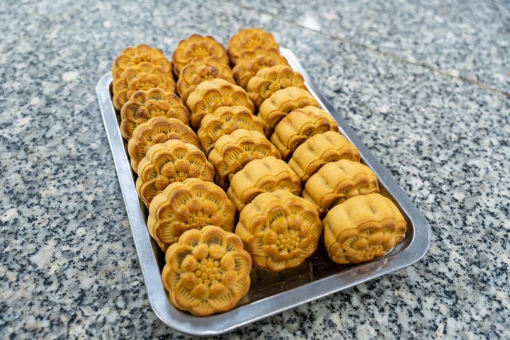 Applied Sciences students crafted handmade cakes to celebrate Mid-Autumn Festival 90