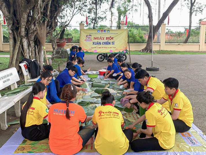 Chiến sĩ Khoa Quản trị 13Win002 Truy cập link - Nhà hàng - Khách sạn khơi dậy yêu thương qua chiến dịch Xuân tình nguyện 2025 95