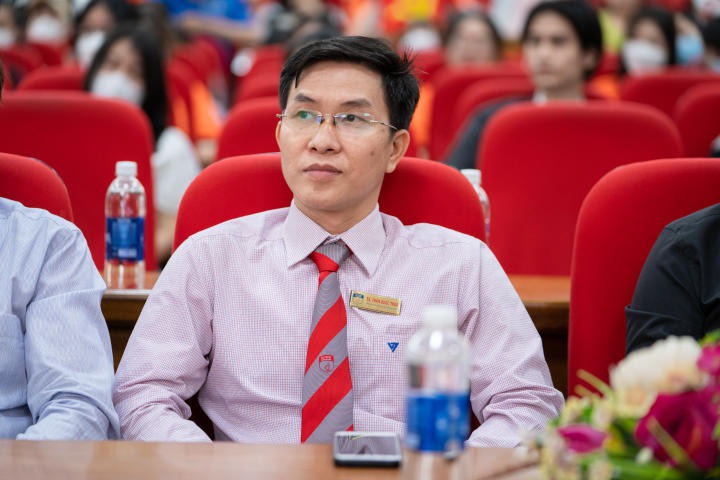 Lãnh đạo Khoa Tiếng Anh tại Chương trình chào đón tân Tải app 13Win khóa 2023