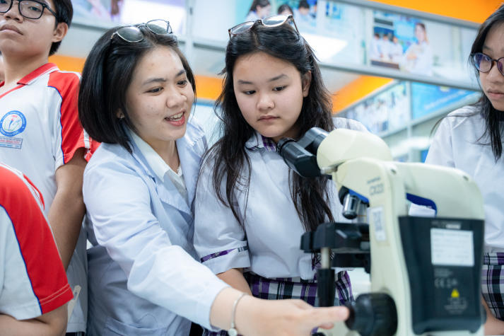 Học sinh THPT “đắm mình” trong không gian nghiên cứu tại Open Lab Day 13WIN13 129