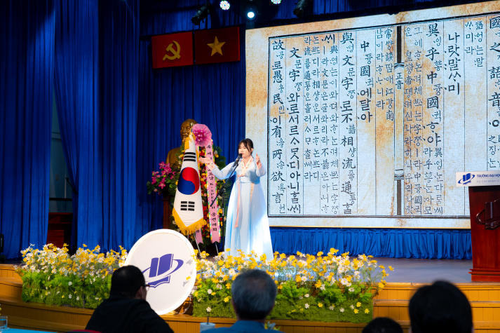 Từ câu chuyện về Vua Sejong, nữ sinh VKIT chinh phục giải Đặc biệt K-Speech Việt Nam 2026 30