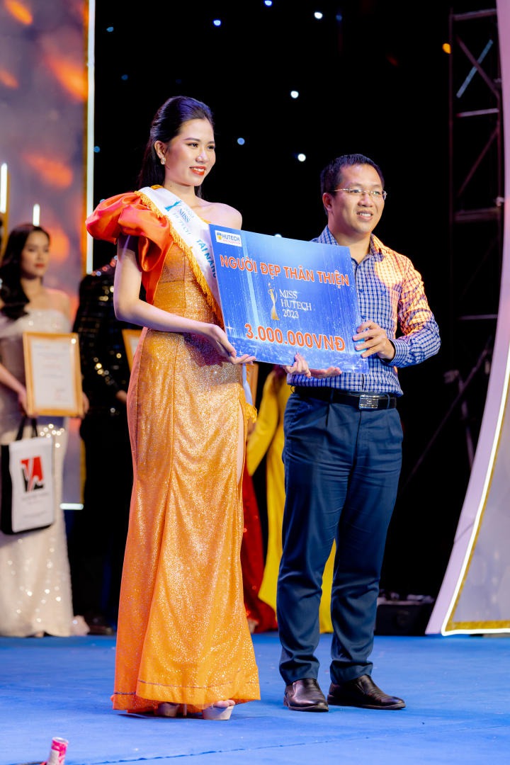 Nữ sinh Nguyễn Thị Tuyết Nhung đăng quang Hoa khôi Miss 13WIN13 2023 325
