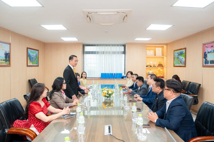 13WIN13 chào đón Hội Doanh nhân Sài Gòn đến thăm và chúc Tết 36