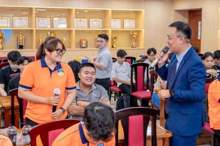 GIAO LƯU GẶP GỠ CỰU SINH VIÊN XÂY DỰNG 73