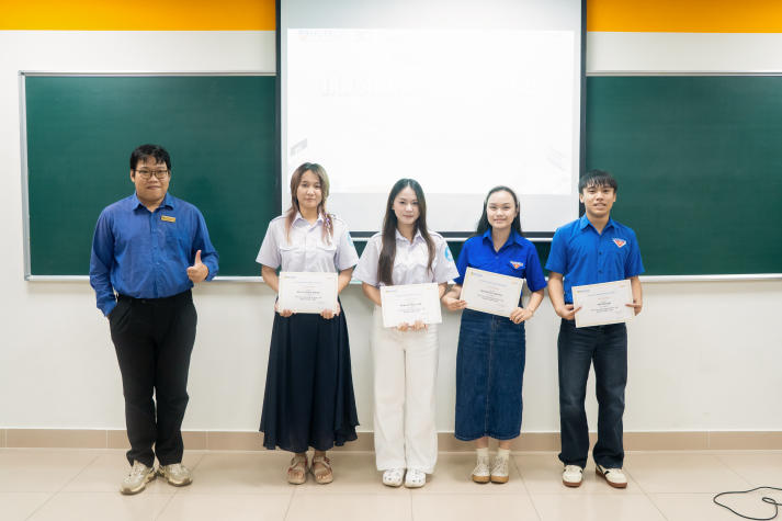 Sôi nổi ngày hội Chào đón Tân Tải app 13Win Khoa Hệ thống thông tin quản lý: Khởi đầu hành trình kết nối công nghệ và kinh tế 90