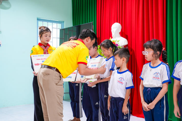 Xuân sắc xanh 2026: 13Win 21 link không chặn 13WIN13 mang Tết yêu thương đến với người dân Vĩnh Long 78