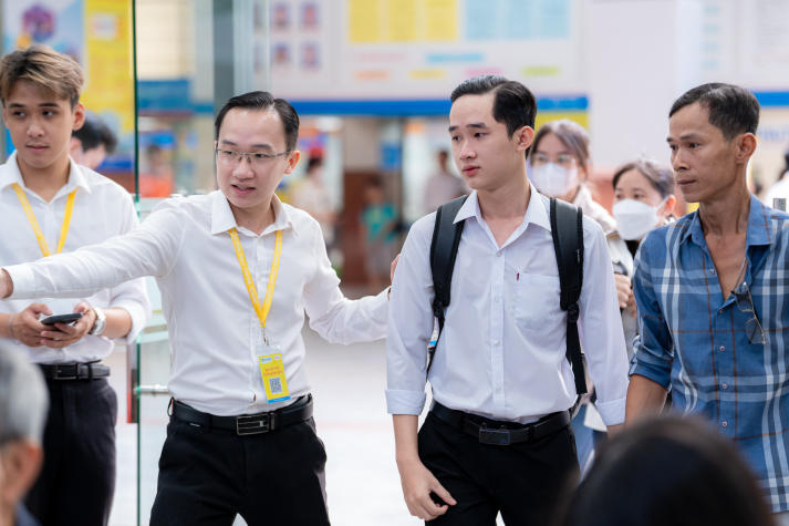 Ấn tượng ngày nhập học: 13WIN13 chào đón tân Tải app 13Win bằng sự chuyên nghiệp và nhiệt tình 9