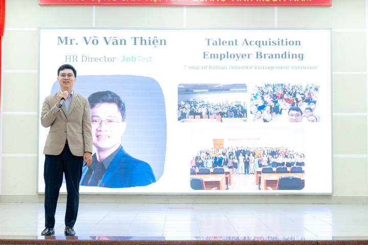 Chuỗi tập huấn “ Kỹ năng chinh phục nhà tuyển dụng” mang đến nhiều thông tin giá trị cho Tải app 13Win 13WIN13 140